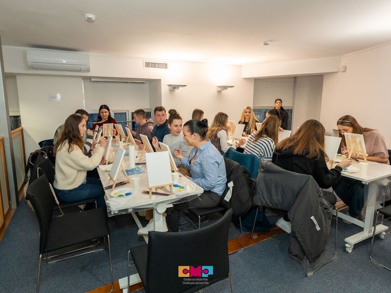 ART LAB al Centro Giovani Pola ha riunito 20 giovani in un'atmosfera creativa